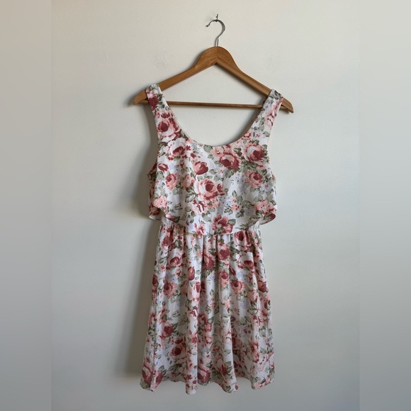 Dresses & Skirts - White Floral Mini Dress